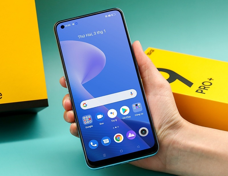 Sử dụng các miếng dán màn hình để bảo vệ mặt kính Realme 9 Pro+ 5G