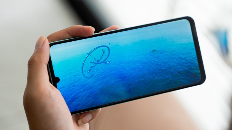 Khi nào cần thay mặt kính Realme C51?