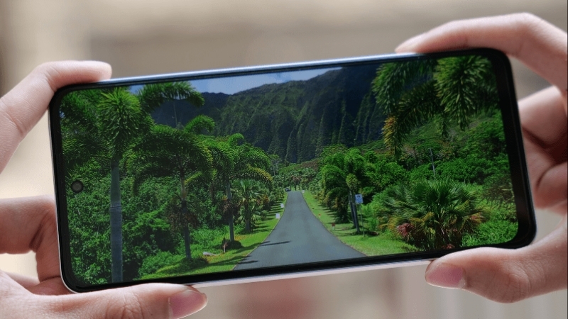 thay-mat-kinh-realme-c65-chinh-hang