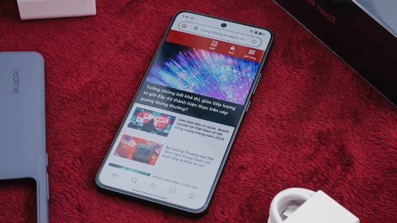 Dấu hiệu và nguyên nhân cần thay mặt kính Realme Neo7