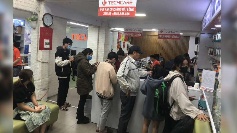 thay-mat-kinh-samsung-galaxy-s24-tai-techcare