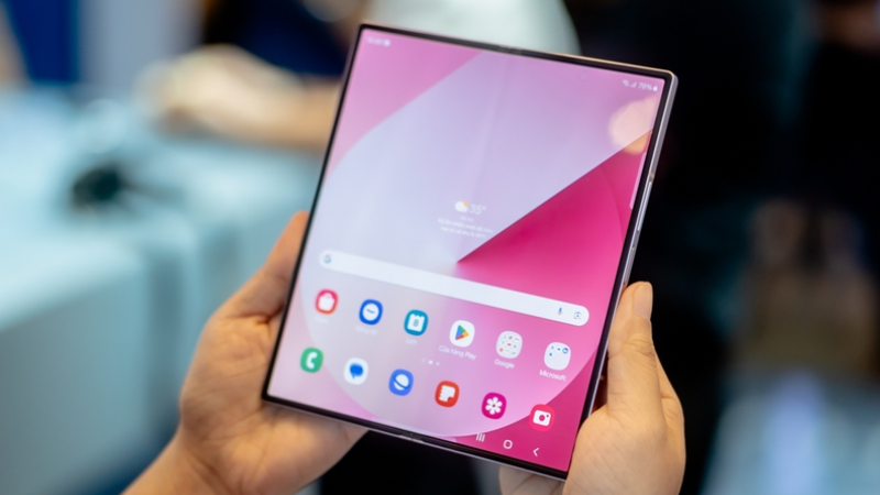 thay-mat-kinh-samsung-galaxy-z-fold-8-lay-ngay