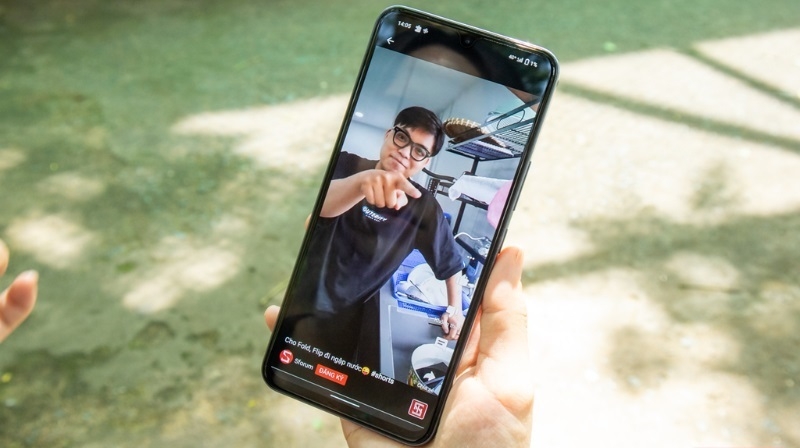 Dấu hiệu và nguyên nhân cần thay mặt kính Vivo V25 Dấu hiệu và nguyên nhân cần thay mặt kính Vivo V25