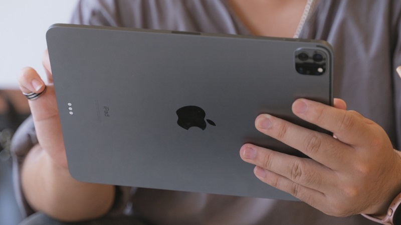 Dấu hiệu và nguyên nhân cần thay nắp lưng iPad Pro 11 inch 2020 Dấu hiệu và nguyên nhân cần thay nắp lưng iPad Pro 11 inch 2020