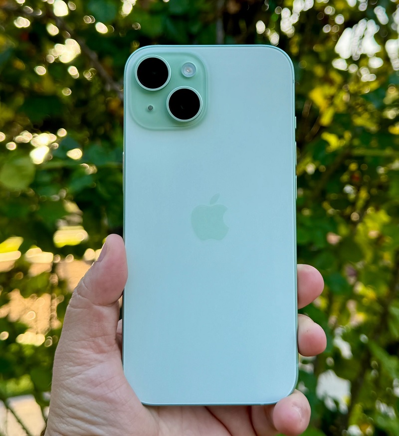 thay-nap-lung-iphone-15