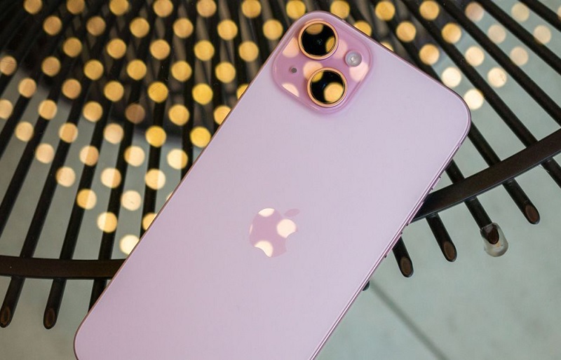 thay-nap-lung-iphone-15-plus