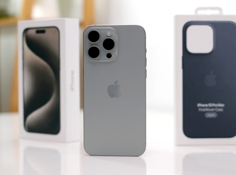 thay-nap-lung-iphone-15-pro-max