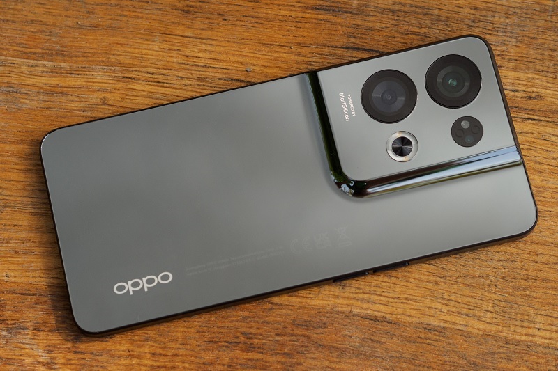Trường hợp nào cần thay nắp lưng OPPO Reno8 Pro 5G?
