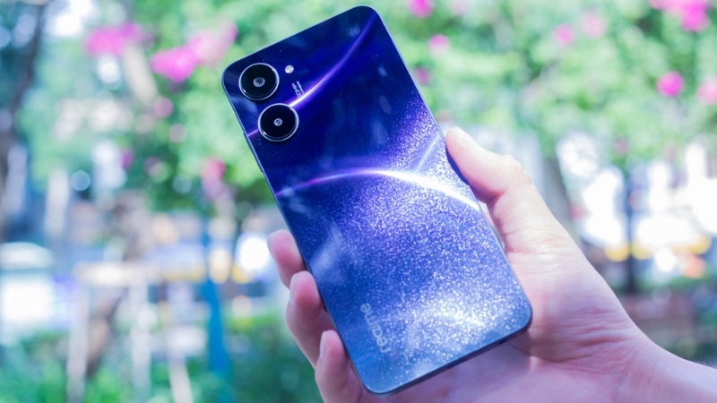 Khi nào cần thay nắp lưng Realme 10?