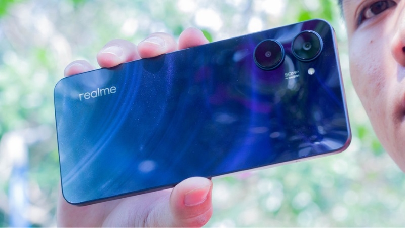 Khi nào cần thay nắp lưng Realme 10?