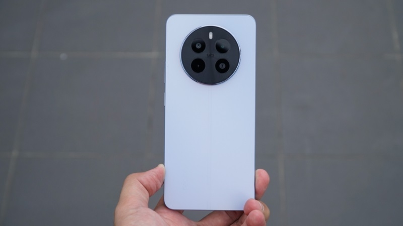 Dấu hiệu và nguyên nhân cần thay nắp lưng Realme 12