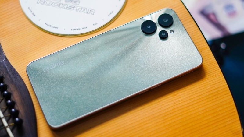 Dấu hiệu và nguyên nhân cần thay nắp lưng Realme 9i 5G