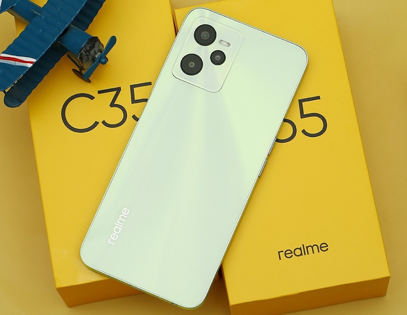 Trường hợp cần phải thay nắp lưng Realme C35