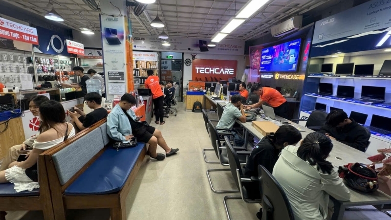 thay-nap-lung-realme-c65