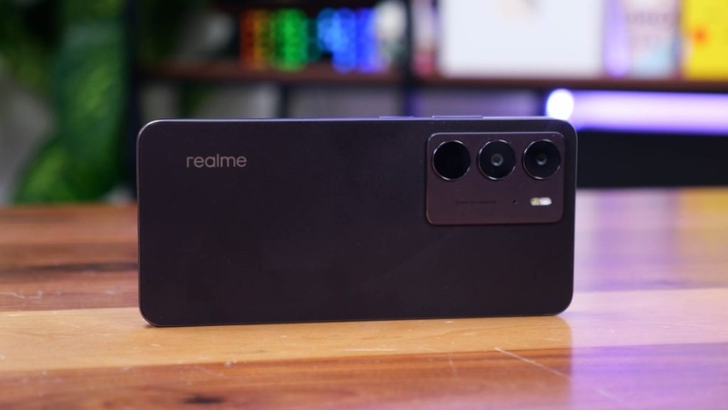 Khi nào bạn cần thay nắp lưng Realme C75?