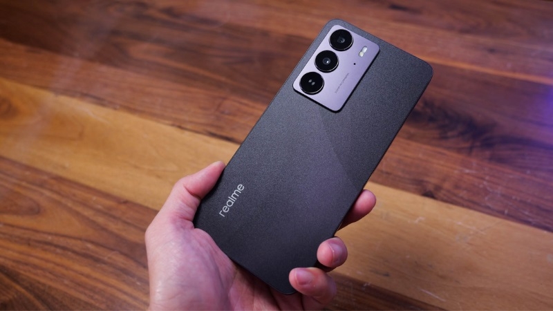 Khi nào bạn cần thay nắp lưng Realme C75?