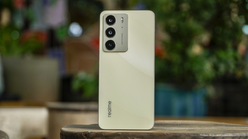 Khi nào bạn cần thay nắp lưng Realme C75?