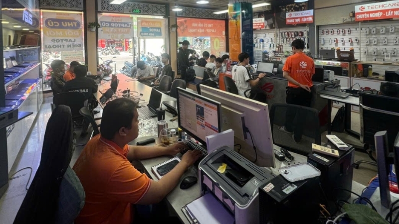 thay-nap-lung-realme-note-50-tai-techcare