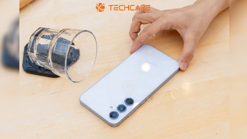 thay-nap-lung-samsung-a55