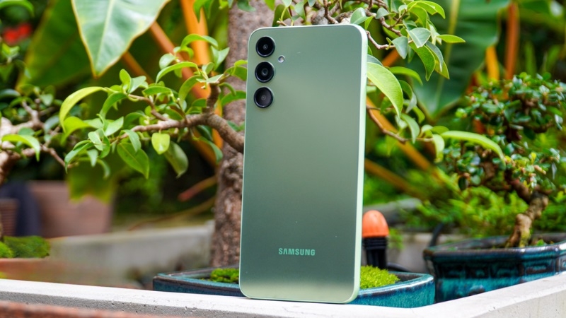 Dấu hiệu và nguyên nhân cần thay nắp lưng Samsung Galaxy A05s Dấu hiệu và nguyên nhân cần thay nắp lưng Samsung Galaxy A05s