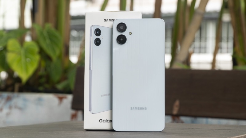 Khi nào cần thay nắp lưng Samsung Galaxy A06?