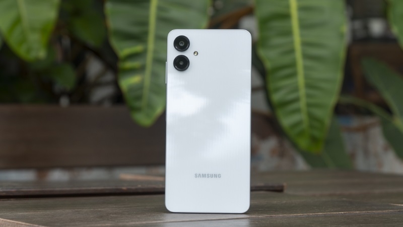 Khi nào cần thay nắp lưng Samsung Galaxy A06?