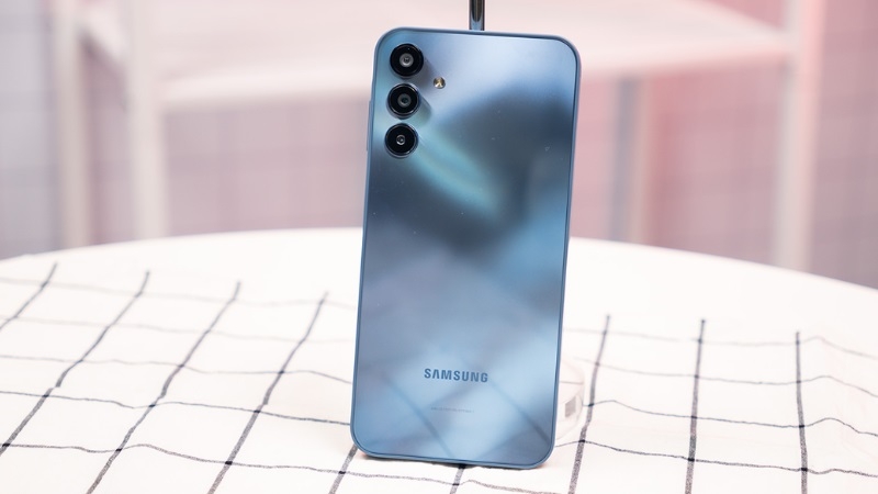 Khi nào cần thay nắp lưng Samsung Galaxy A15?