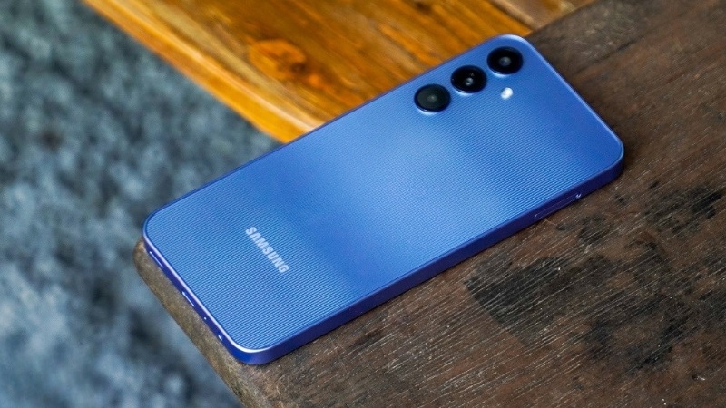 Khi nào bạn cần thay nắp lưng Samsung Galaxy A25?