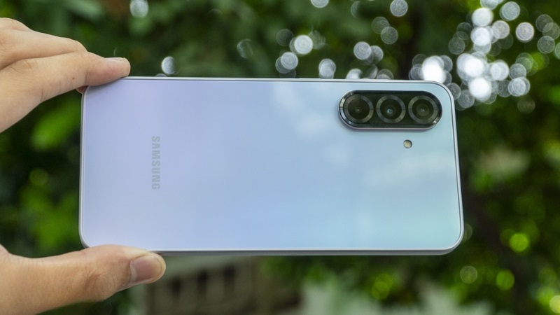 Dấu hiệu và nguyên nhân cần thay nắp lưng Samsung Galaxy A36 5G
