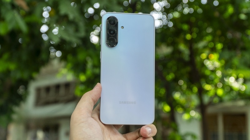 Dấu hiệu và nguyên nhân cần thay nắp lưng Samsung Galaxy A36 5G