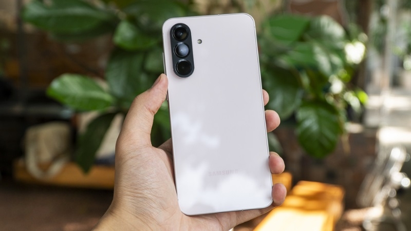 Khi nào cần thay nắp lưng Samsung Galaxy A56 5G?