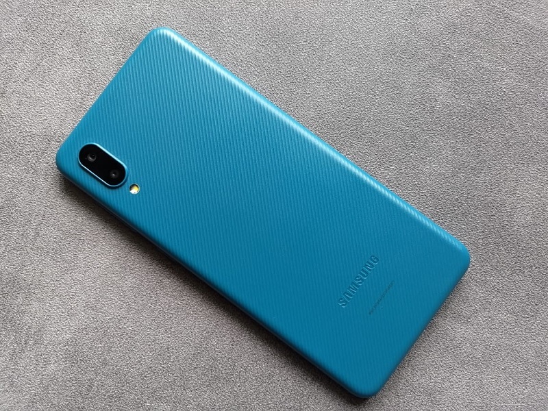 Khi nào thì bạn cần thay nắp lưng Samsung Galaxy M02?