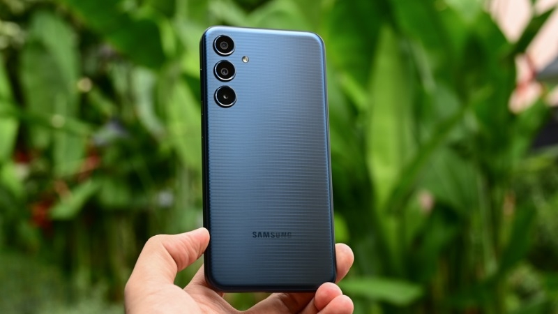 Dấu hiệu và nguyên nhân cần thay nắp lưng Samsung Galaxy M35 Dấu hiệu và nguyên nhân cần thay nắp lưng Samsung Galaxy M35