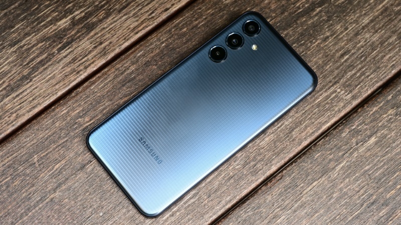 Dấu hiệu và nguyên nhân cần thay nắp lưng Samsung Galaxy M35 Dấu hiệu và nguyên nhân cần thay nắp lưng Samsung Galaxy M35