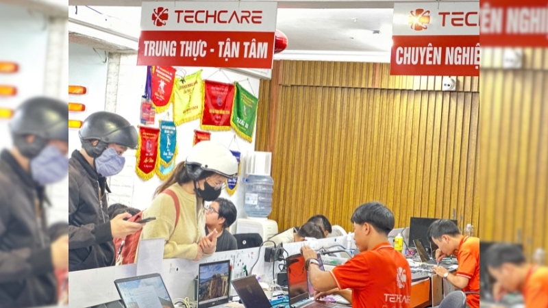 thay-nap-lung-samsung-galaxy-s24-fe-2