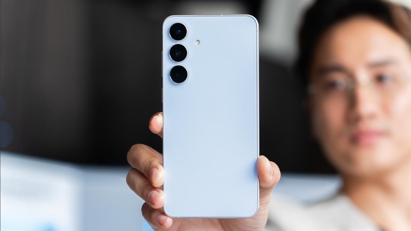 Dấu hiệu và nguyên nhân cần thay nắp lưng Samsung Galaxy S25 FE