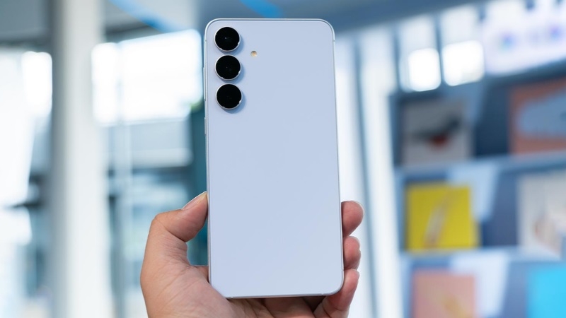 Dấu hiệu và nguyên nhân cần thay nắp lưng Samsung Galaxy S25 FE