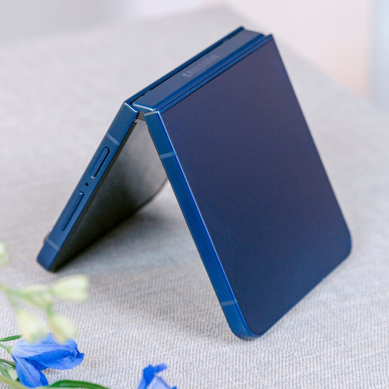 Thay Nắp Lưng Samsung Galaxy Z Flip 8