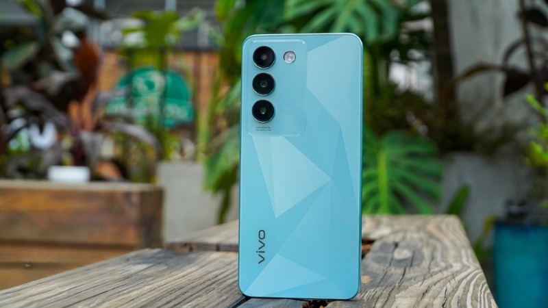 Dấu hiệu và nguyên nhân cần thay nắp lưng Vivo Y100 Dấu hiệu và nguyên nhân cần thay nắp lưng Vivo Y100