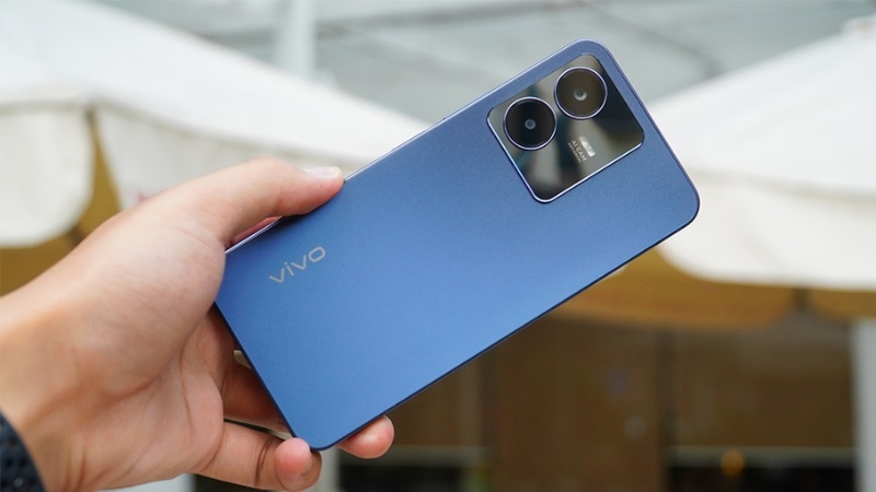 Dấu hiệu và nguyên nhân cần thay nắp lưng Vivo Y22s Dấu hiệu và nguyên nhân cần thay nắp lưng Vivo Y22s