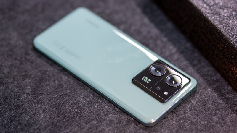 Dấu hiệu và nguyên nhân cần thay nắp lưng Xiaomi 13T