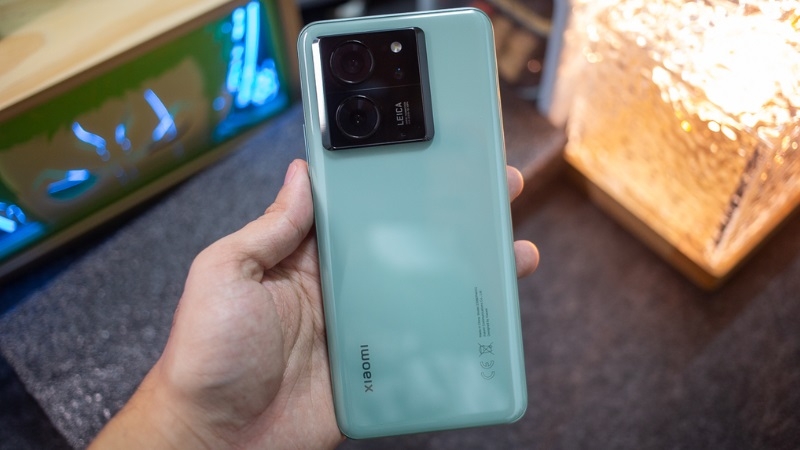 Dấu hiệu và nguyên nhân cần thay nắp lưng Xiaomi 13T