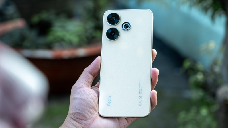 Dấu hiệu cần thay nắp lưng Xiaomi Redmi 13