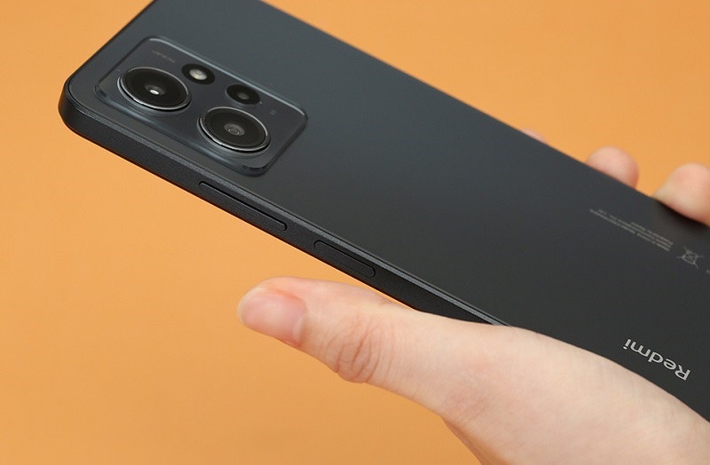 Tại sao nên thay nắp lưng Xiaomi Redmi Note 12 tại Techcare?