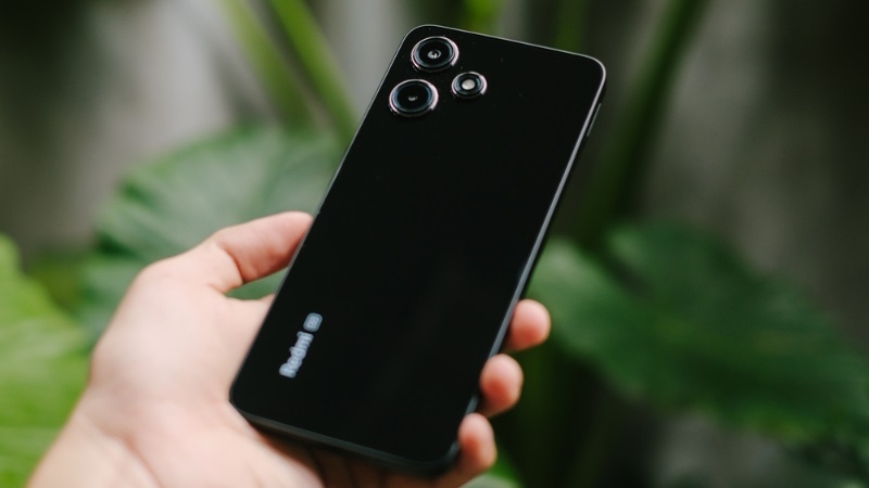 Khi nào bạn cần thay nắp lưng Xiaomi Redmi Note 12R?