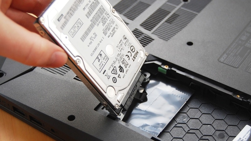 Hướng dẫn tự thay thế ổ cứng laptop ngay tại nhà Hướng dẫn tự thay thế ổ cứng laptop ngay tại nhà