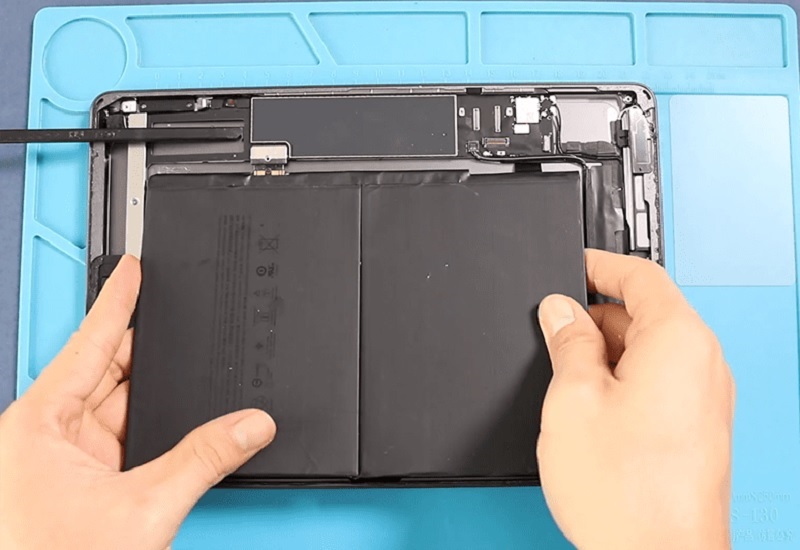 Pin iPad Gen 8 bị hỏng do những nguyên nhân nào?