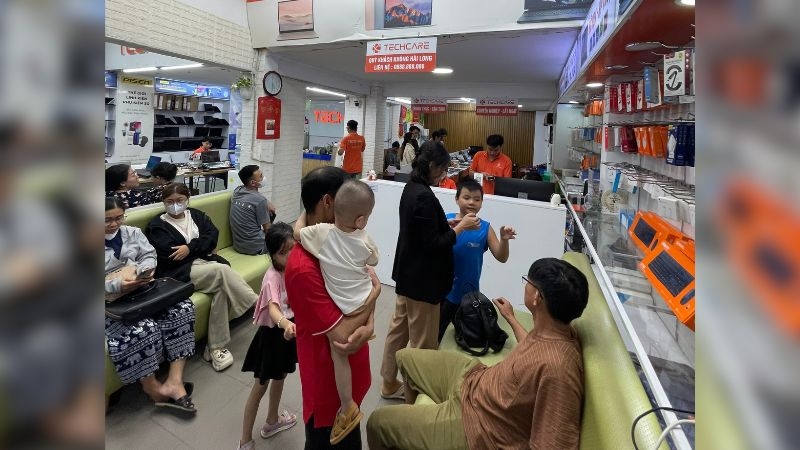 thay-pin-iphone-16-plus-tai-techcare-1