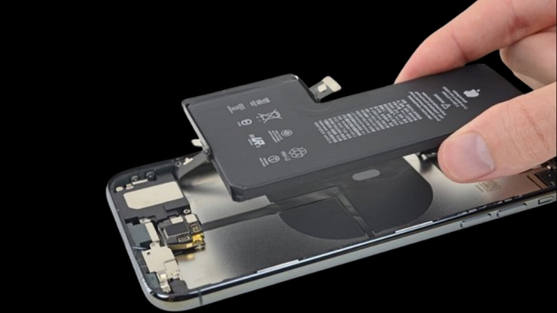 thay-pin-iphone-16-pro-max-chinh-hang