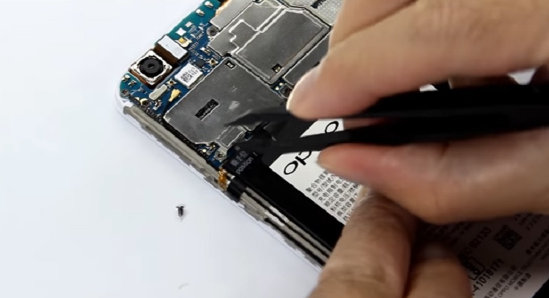 Nguyên nhân dẫn đến việc điện thoại Oppo A74 bị hỏng